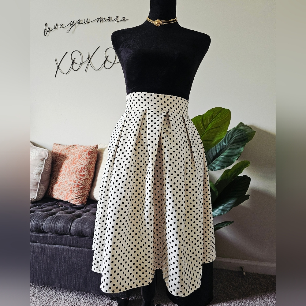 Off White Polka Dot Pleated Skirt.